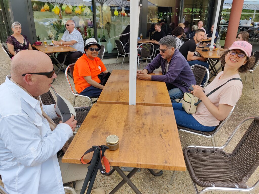 Un dernier verre en terrasse pour clore la randonnée